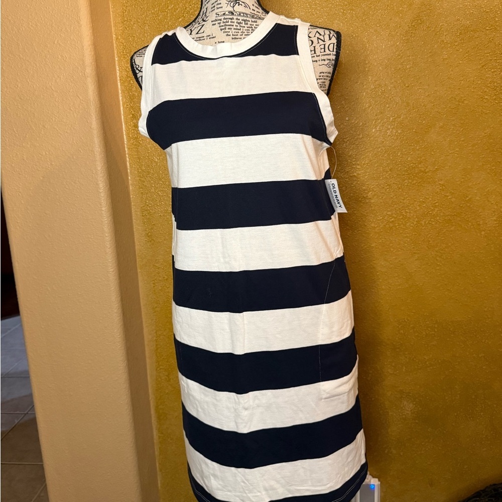Old Navy Navy & White Striped Sleeveless Dress – Size Medium (NWT) 🤍💙